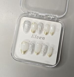 Elegant Silver and White Handmade Short Almond Nails Set with Gold Accents